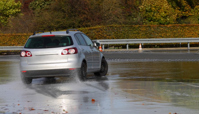 aquaplaning tracción